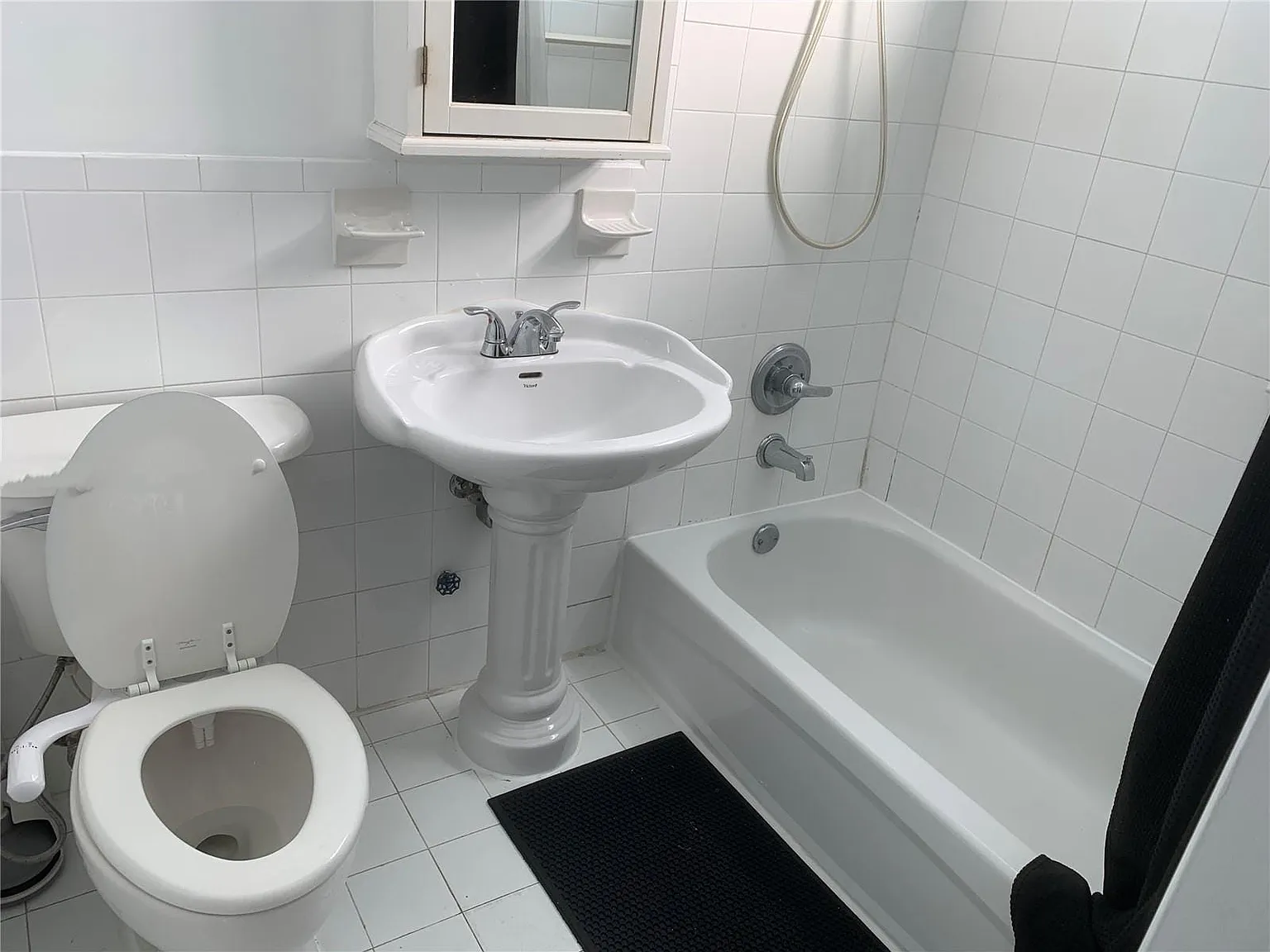 1 bed, 650 sqft, $1,800 — Photo 2