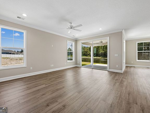 5th image of 206 Verano St