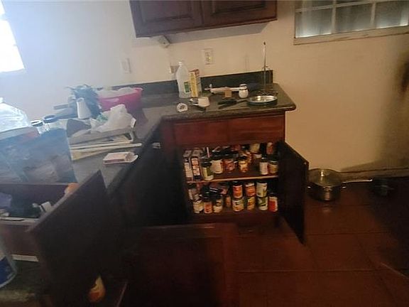 4th image of 4894 Cerise Ave