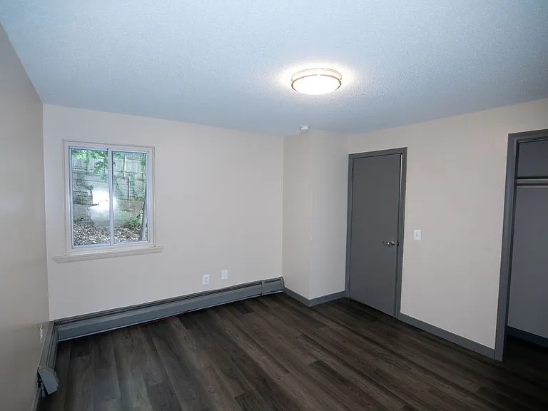 608 Allen St — Photo 32