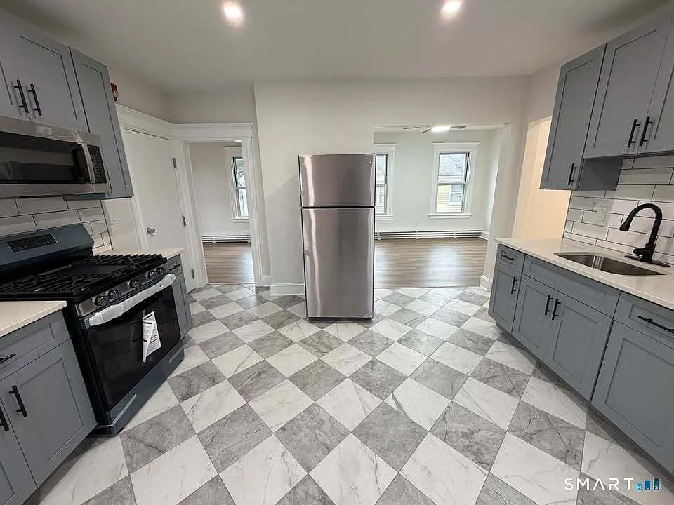 2 bed, 1.0 bath, 1000 sqft, $2,500 — Photo 4