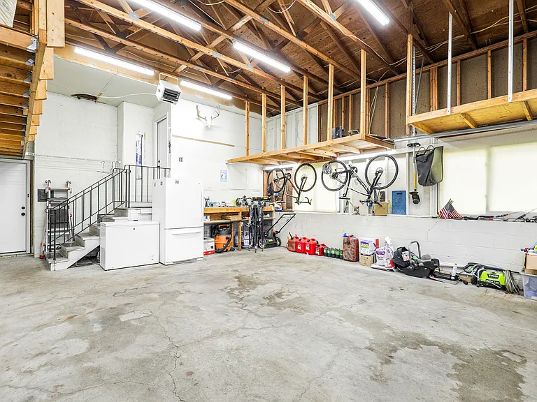 752 2nd Ave — Photo 8