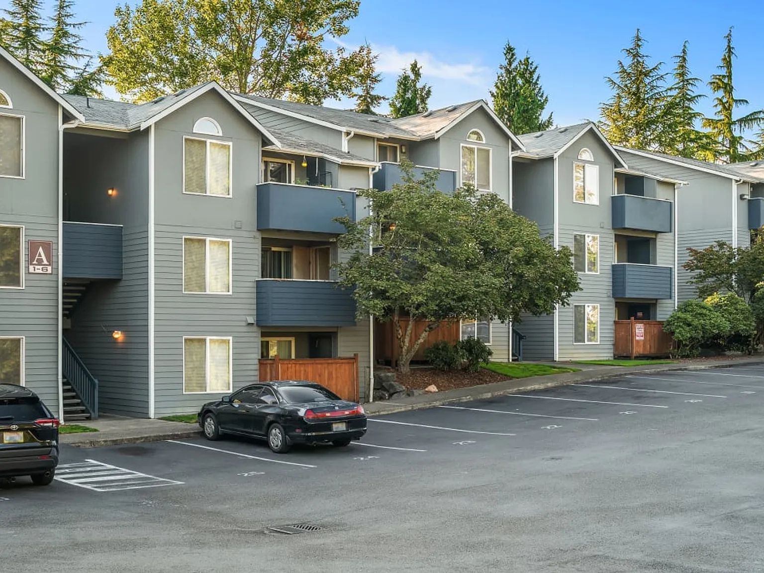 Spacious 2x2 Apartment Homes in Central Tacoma! — Photo 4