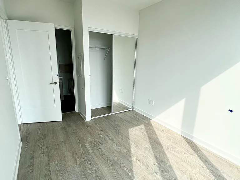 60 Princess St #1015 — Photo 11