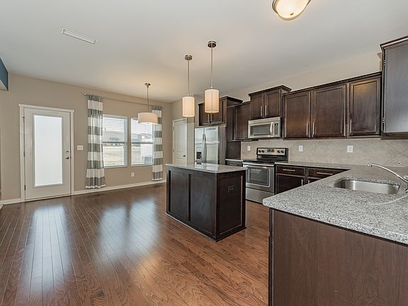 3rd image of 808 Summerlake Dr