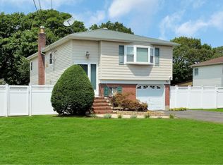 87 Nassau St, Islip Terrace, NY 11752