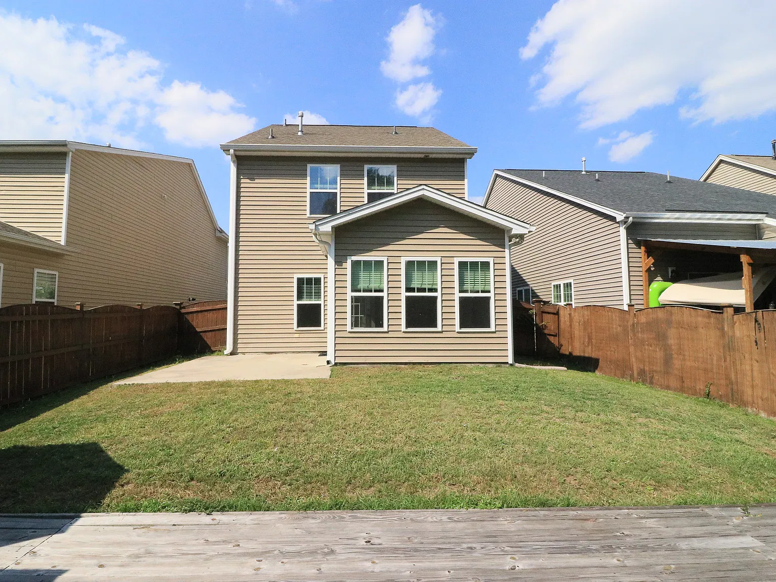 3 bed, 2.5 bath, 2000 sqft, $2,100 — Photo 2
