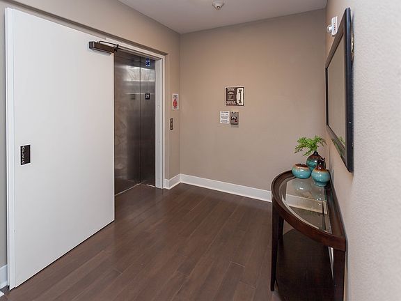 2nd image of 1091 Foxglove Pl Unit 202