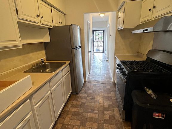 4th image of 2921 Harding Ave Floor 1
