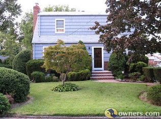 151 Manhasset Ave, Manhasset, NY 11030