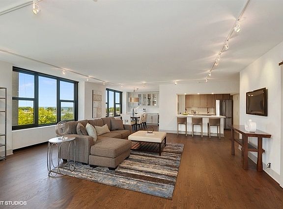 4th image of 3150 N Lake Shore Dr APT 7F