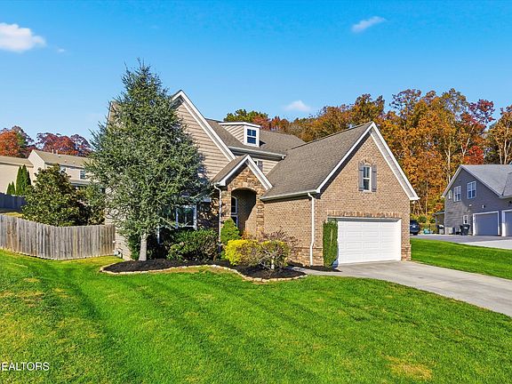 2nd image of 3215 Saddle Path Ln