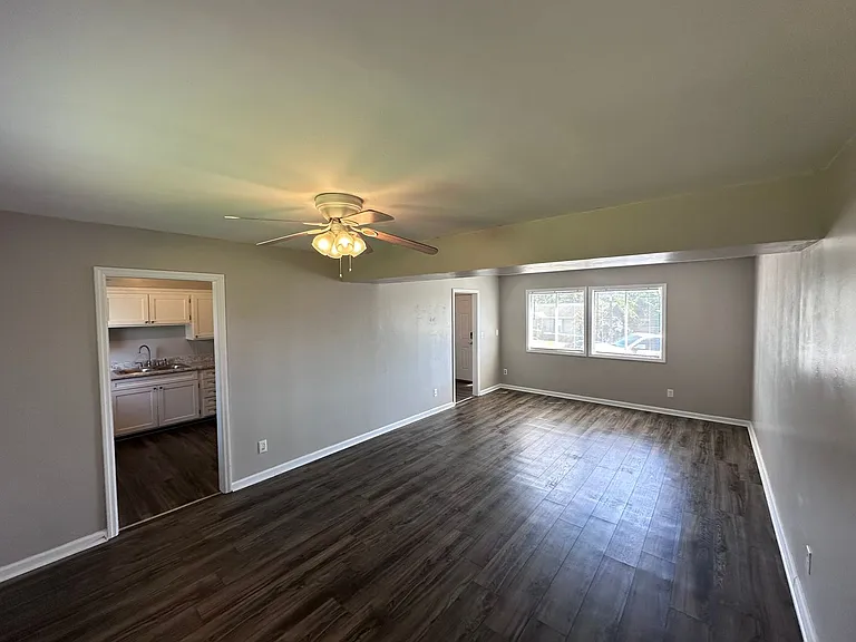 1124 Weston St — Photo 5