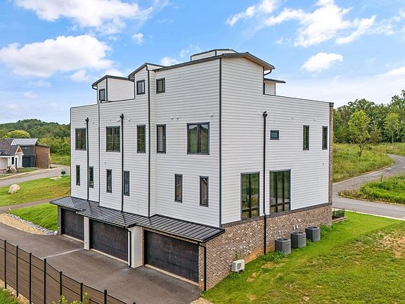 5th image of 210 Granite Dr