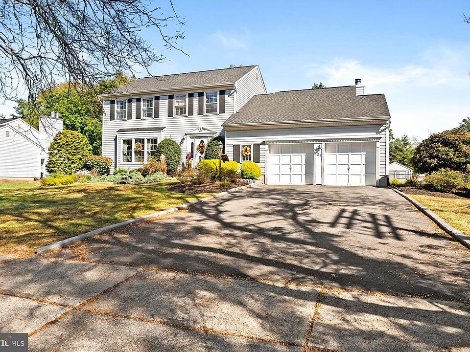 1st image of 21 Village Dr W