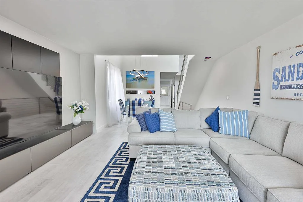 2 bed, 2.5 bath, 1529 sqft, $6,000 — Photo 2