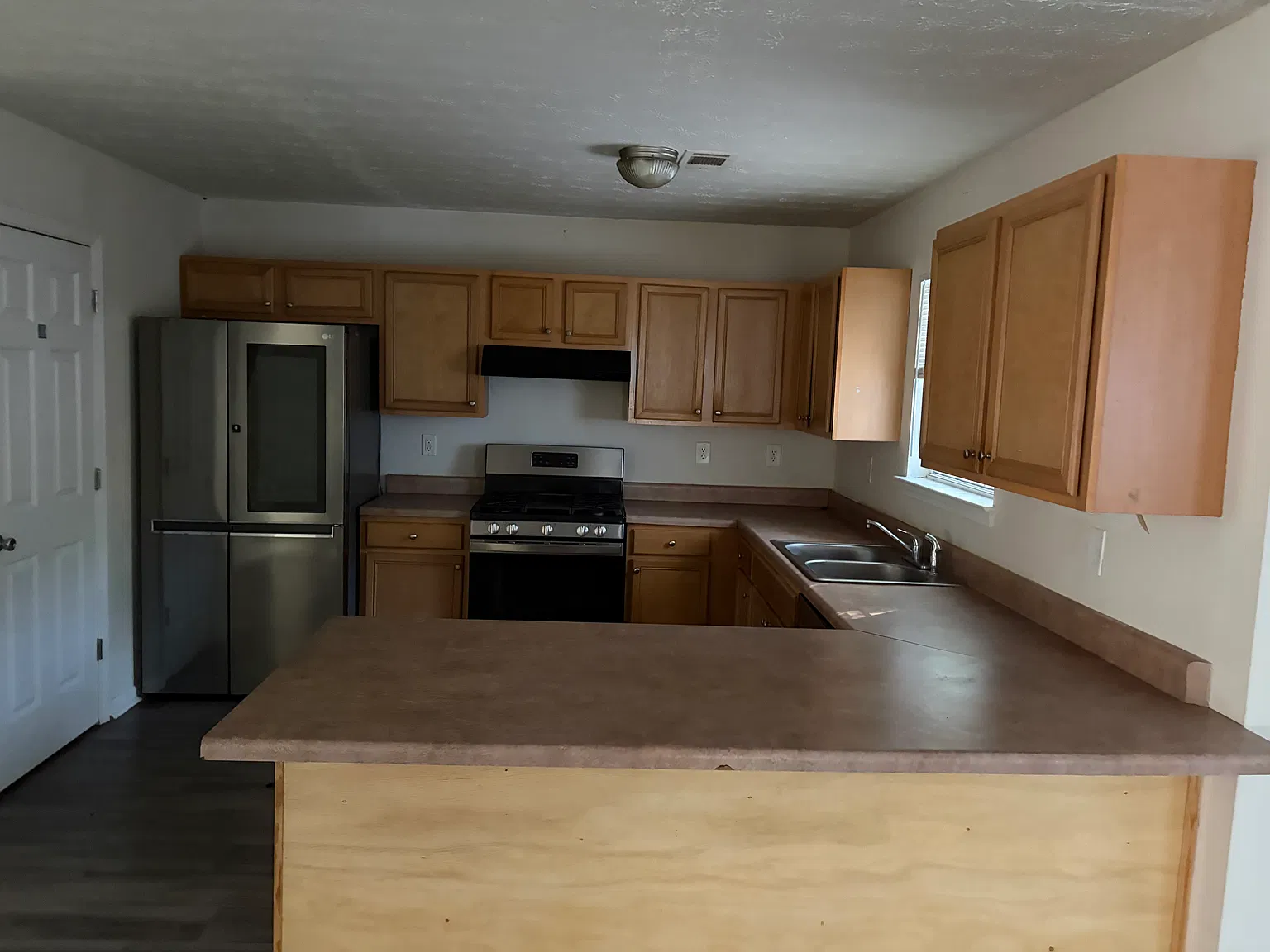 4 bed, 2.5 bath, 2824 sqft, $2,650 — Photo 3