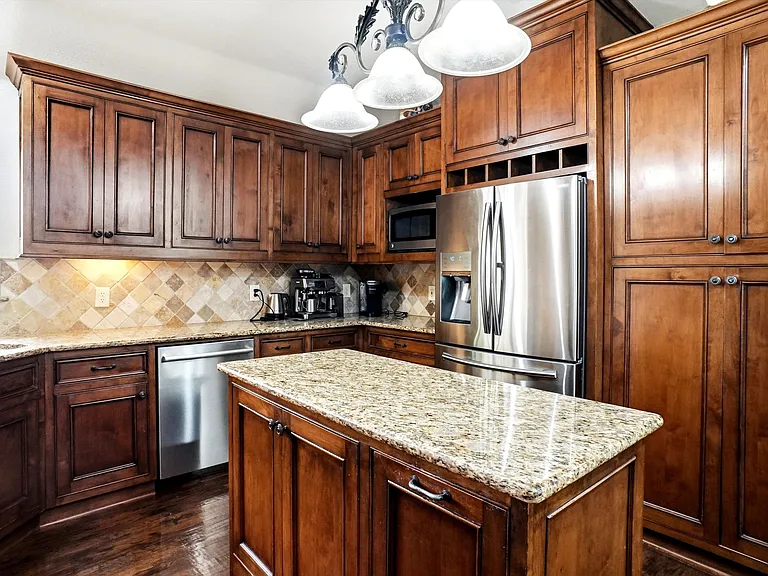2412 Emerald Cir — Photo 14