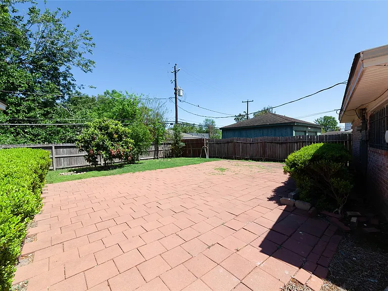 8826 Roos Rd — Photo 39