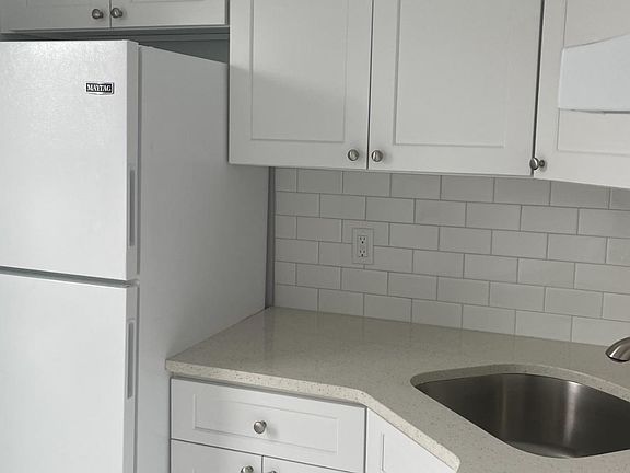 4th image of 6619 Woodhaven Blvd
