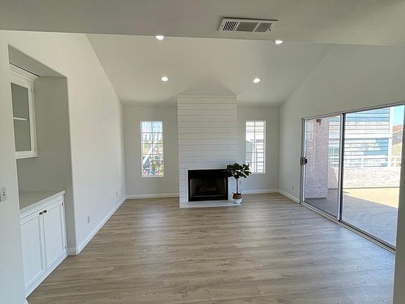 4th image of 2432 Cabrillo Ave #C