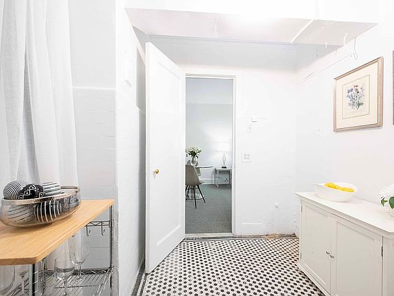 4th image of 108 E 86th St APT 1SW