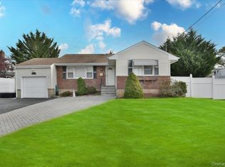 2203 Washington St, Merrick, NY 11566