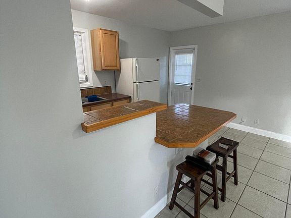 2nd image of 623 Selkirk St #B