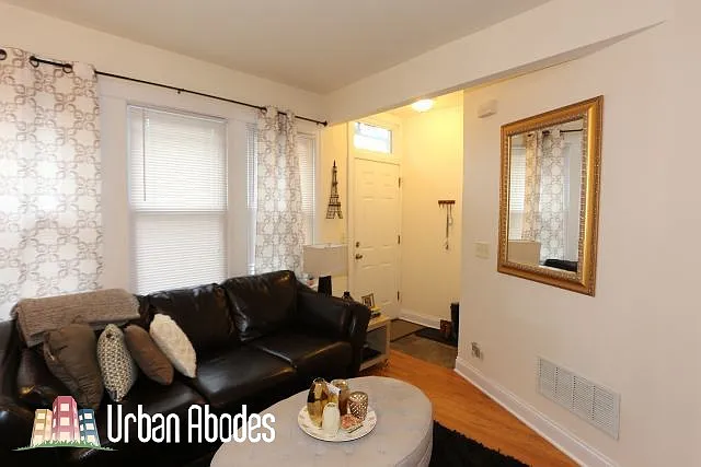 1738 W Altgeld St #1F — Photo 7