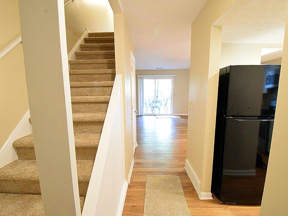 2nd image of 20 King Arthur Ct #20