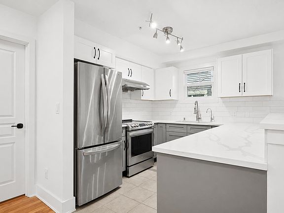5th image of 7428 Southwynde Ave #30