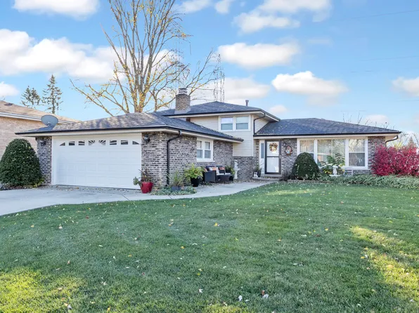 10648 S Michael Dr, Palos Hills, IL 60465
