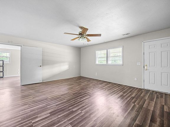 3rd image of 1069 Palmyra Rd