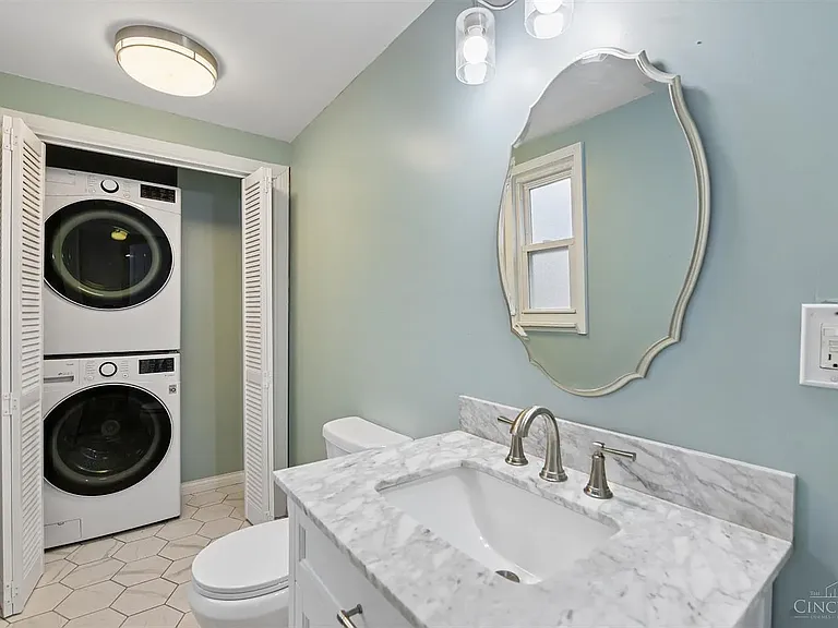 1723 Kinney Ave — Photo 13