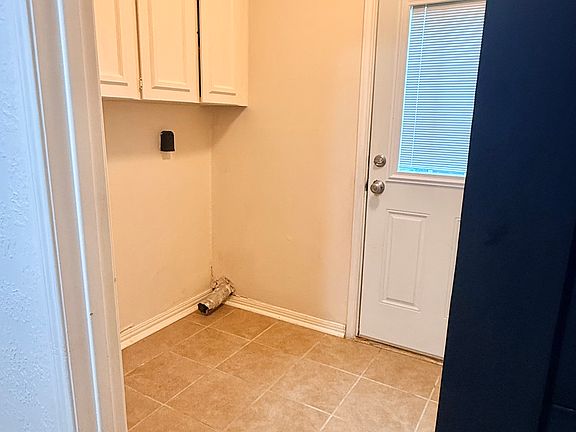 Laundry room / backdoor