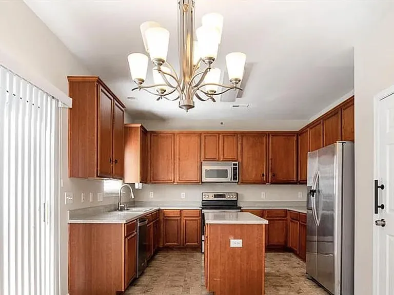 1212 Oakdale Commons Ct — Photo 14