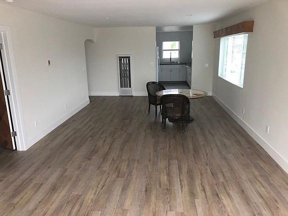 4th image of 1029 Aviation Blvd