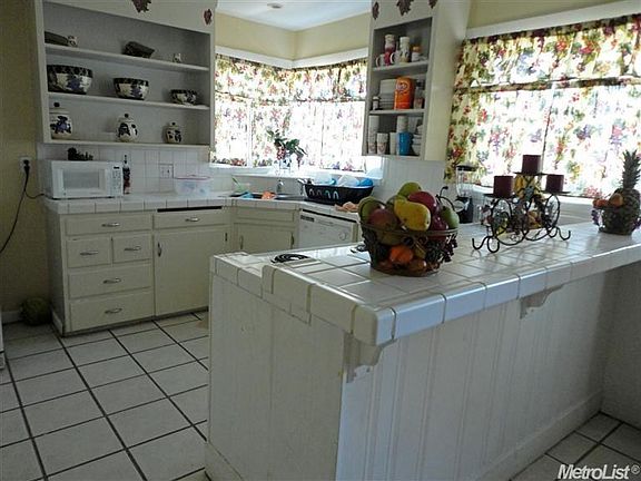 3rd image of 1309 Sunrise Ave