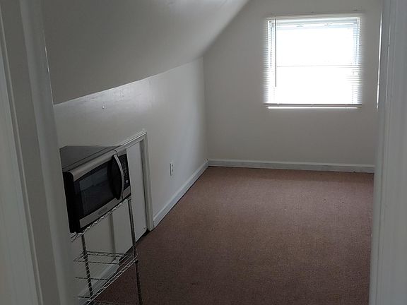 2nd image of 923 Windsor Ave #3