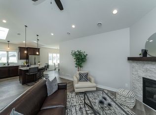 889 Picadilly Ln NW, Rochester, MN 55901