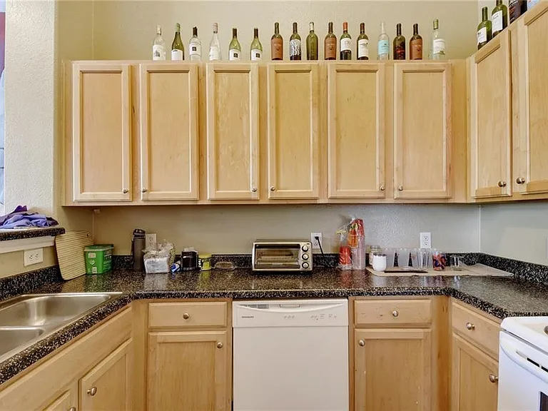 2606 Salado St #402 — Photo 10