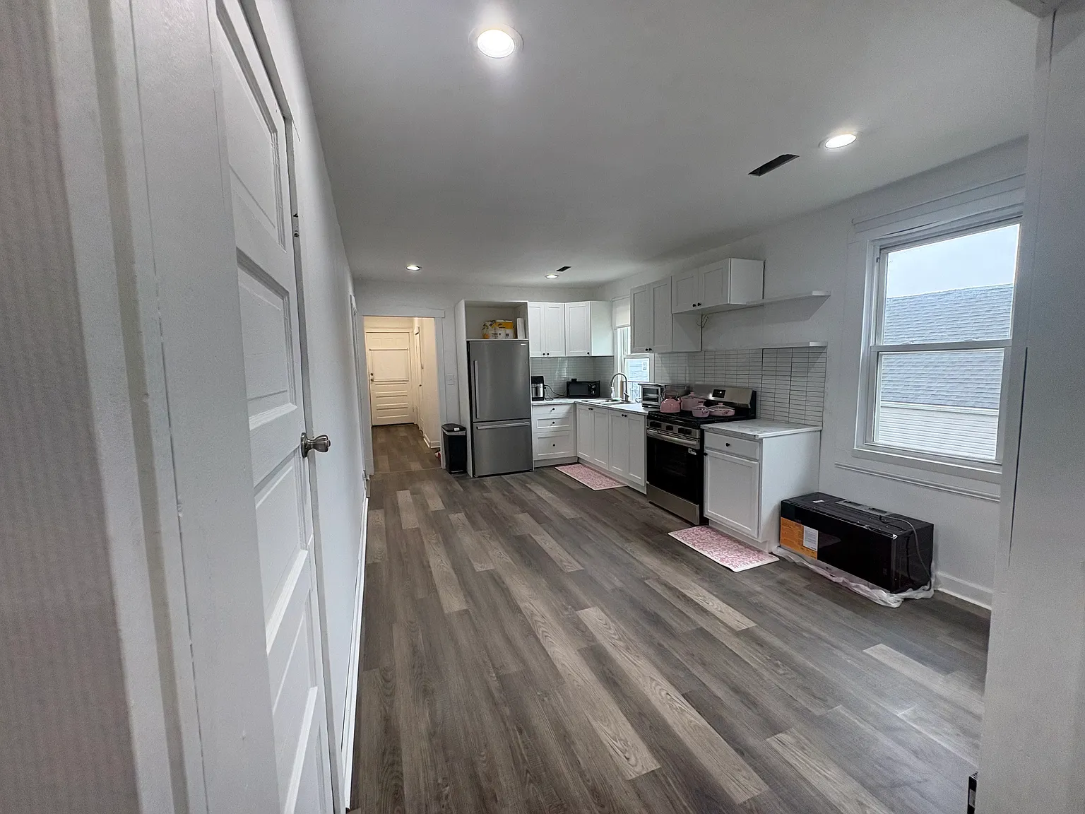 3 bed, 1000 sqft, $1,800 — Photo 3