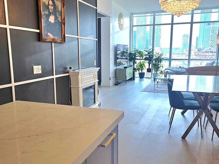 112 George St S #S818 — Photo 5