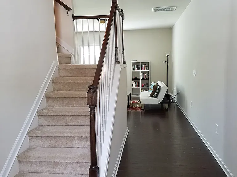 2104 Chipley Dr — Photo 2