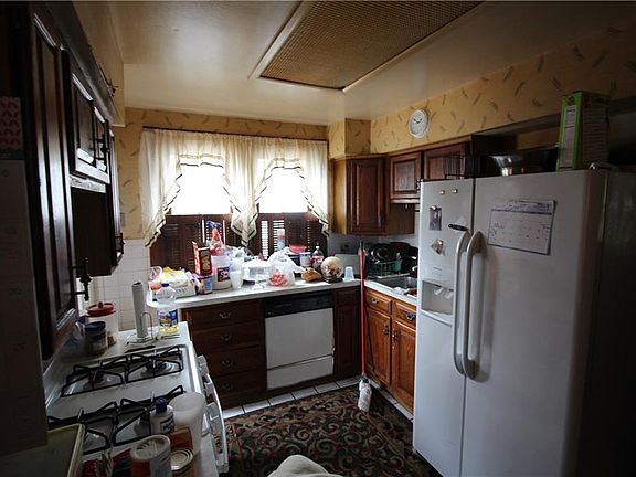 5th image of 35 N Woodland Dr