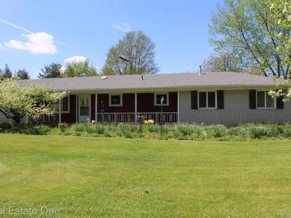 355 Dinkel Dr N, Howell, MI 48843