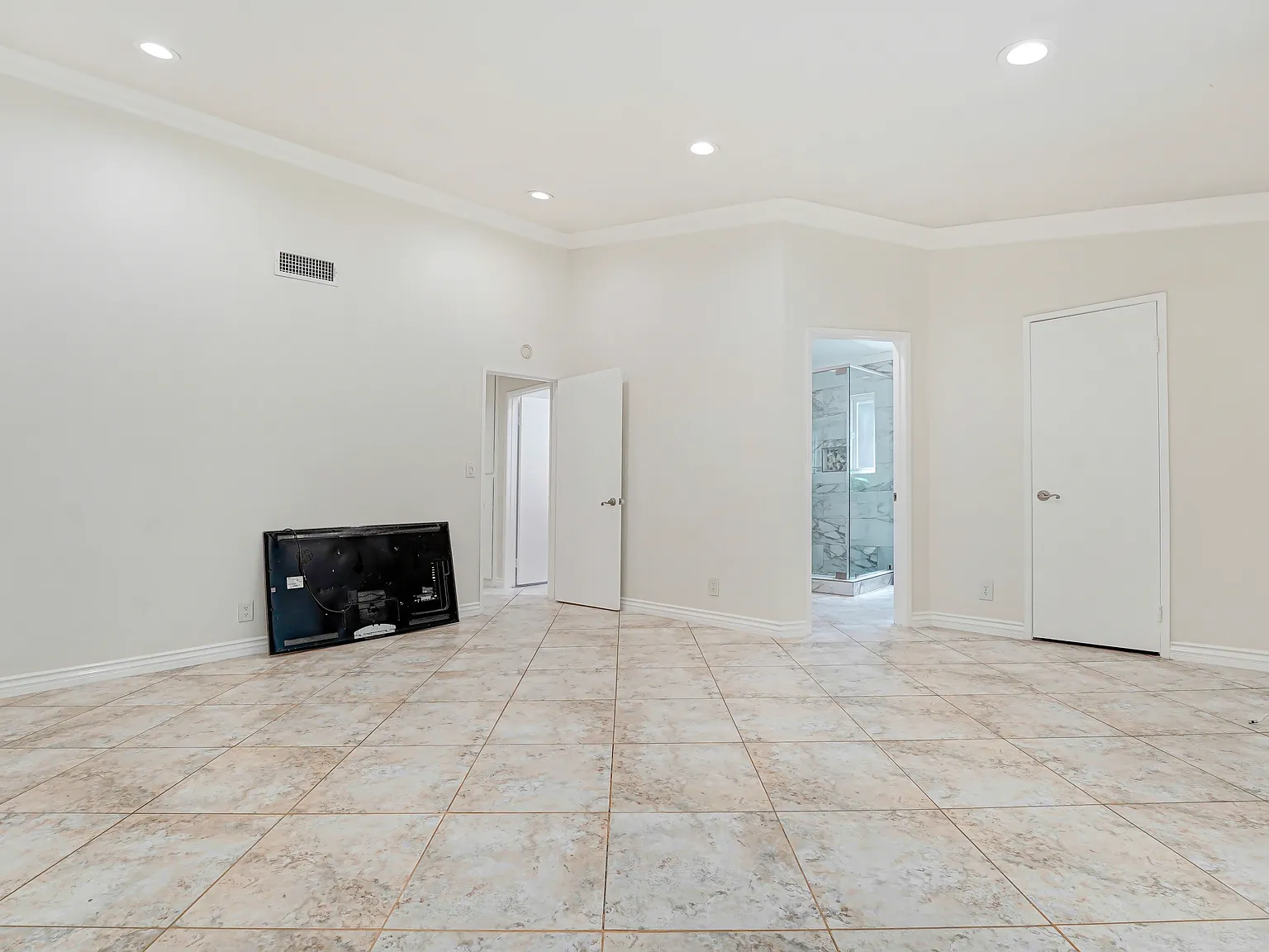 3 bed, 1602 sqft, $5,500 — Photo 4