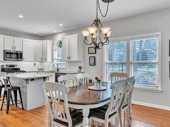 4th image of 4 Bentley Way