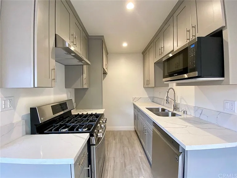 2111 E Bermuda St #7 — Photo 1
