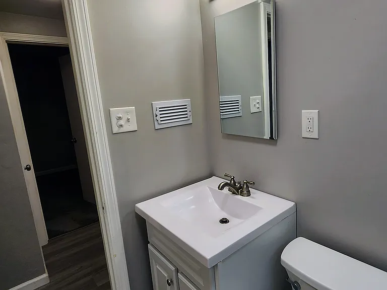 251-253 Dakota Ave #1 — Photo 8